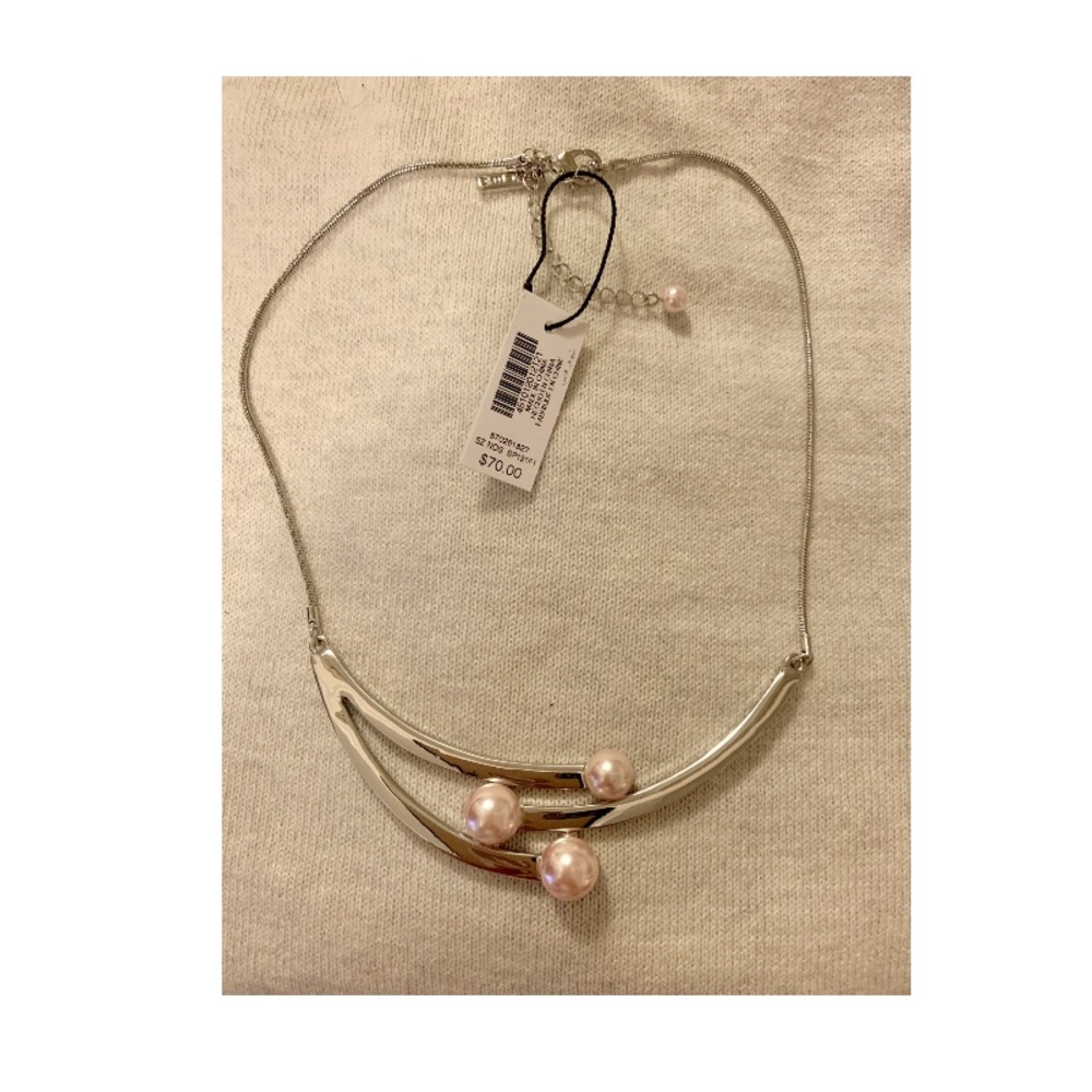 White House Black Market NWT Necklace